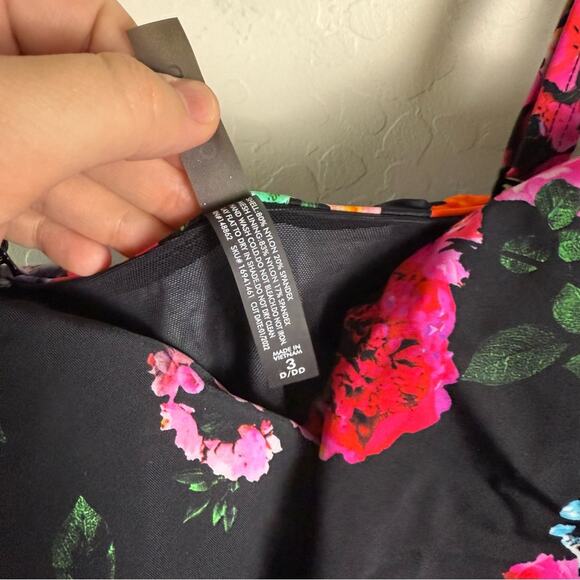 Torrid Black Floral Underwire Swim One Piece Swimsuit 3X D/DD NWT 16941461 - Picture 7 of 15